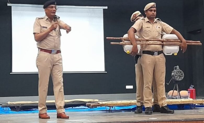 Emergency response training in Yamunanagar: Volunteers taught rescue techniques