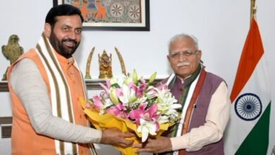 Nayab Saini met Manohar Lal Khattar in Delhi, discussed the development of Haryana