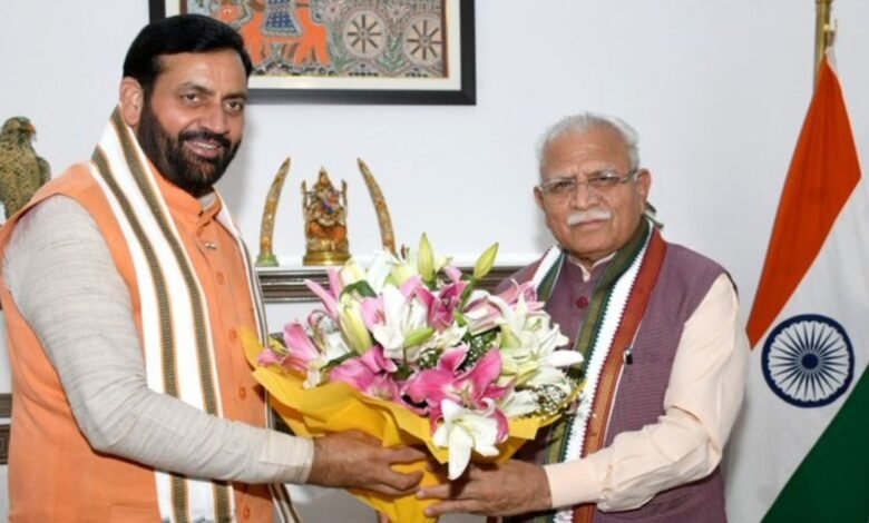 Nayab Saini met Manohar Lal Khattar in Delhi, discussed the development of Haryana